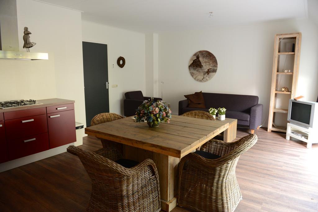 Appartementen Verhuur De Trijehoek Stiens Екстериор снимка