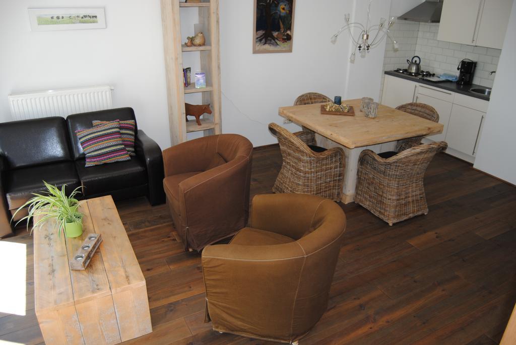 Appartementen Verhuur De Trijehoek Stiens Екстериор снимка